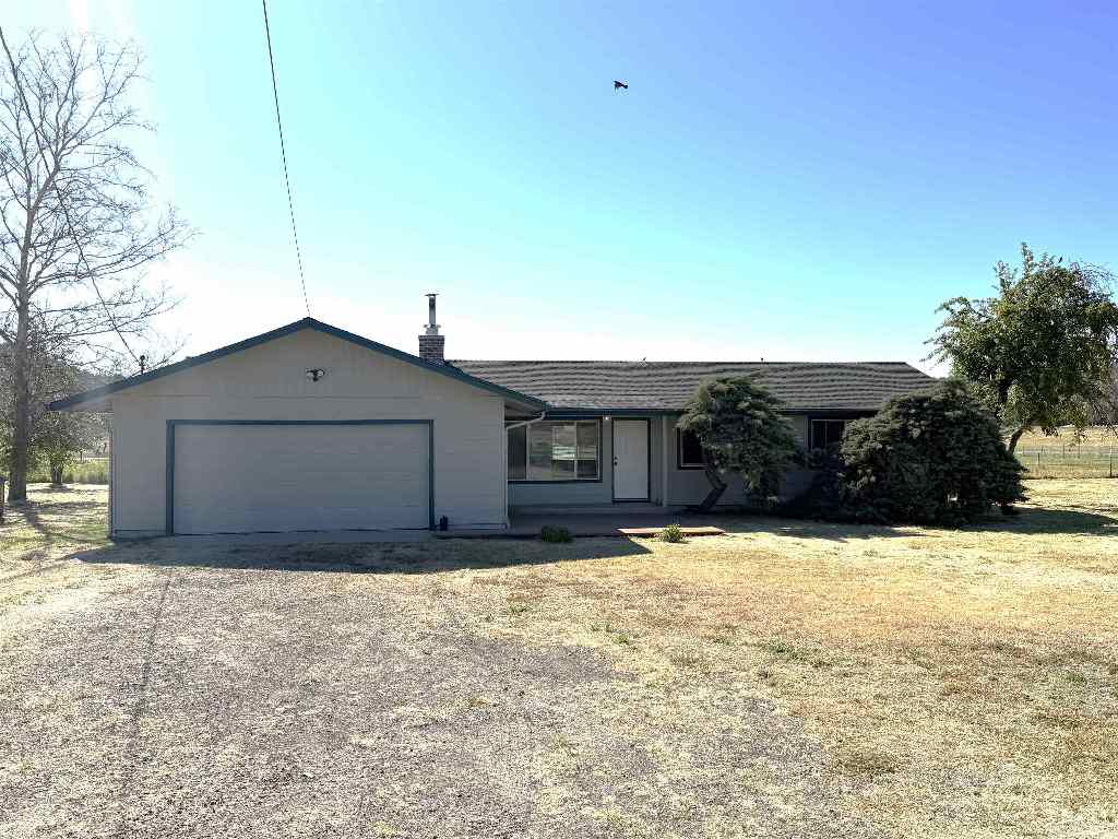 5105 Shamrock Road Yreka, CA 96097 - Photo 3 of 28 Gallery Image 3