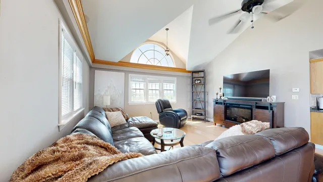 $600,000 | 255 Talbot Avenue, Rockland, ME 04841