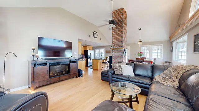 $600,000 | 255 Talbot Avenue, Rockland, ME 04841