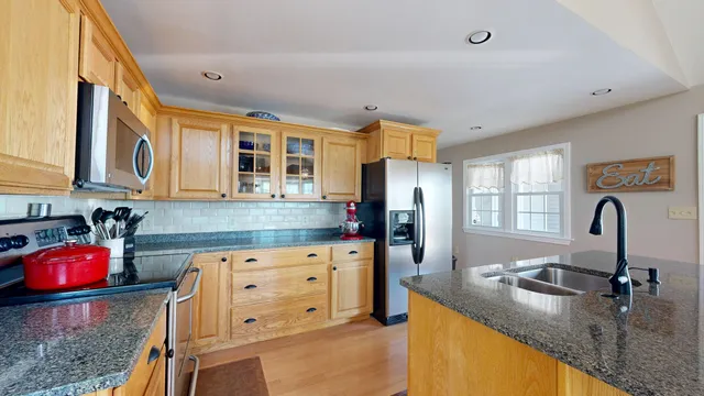 $600,000 | 255 Talbot Avenue, Rockland, ME 04841