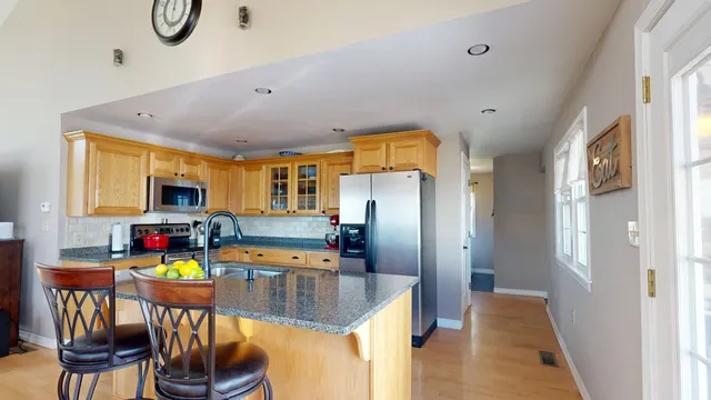 $600,000 | 255 Talbot Avenue, Rockland, ME 04841