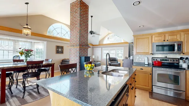 $600,000 | 255 Talbot Avenue, Rockland, ME 04841