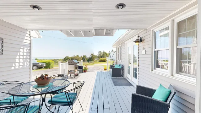 $600,000 | 255 Talbot Avenue, Rockland, ME 04841