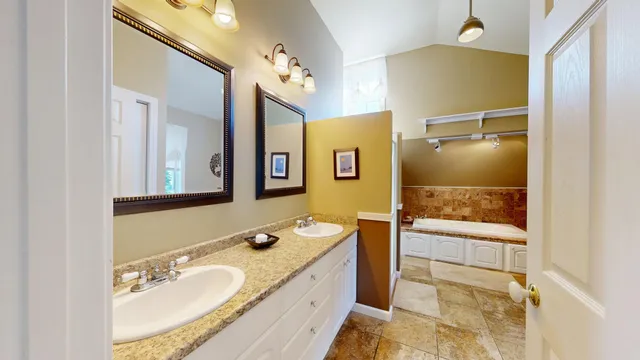 $600,000 | 255 Talbot Avenue, Rockland, ME 04841