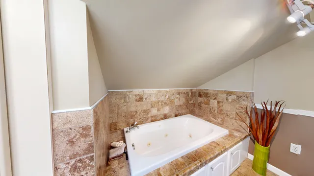 $600,000 | 255 Talbot Avenue, Rockland, ME 04841