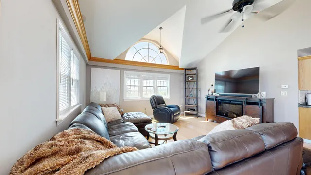 $600,000 | 255 Talbot Avenue, Rockland, ME 04841