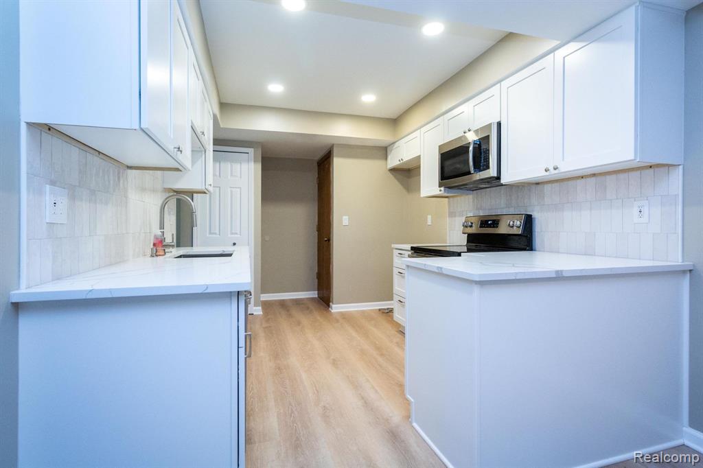 195 Meadow Ln Circle Rochester Hills, MI 48307 - Photo 12 of 34