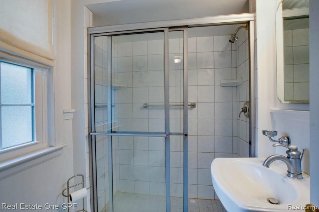 321 Ridge Road Grosse Pointe, MI 48236 - Photo 18 of 25 18 321 Ridge Rd Grosse Pointe MI-large-016-321 Ridge Rd16FULL-1500x1000-72dpi.jpg