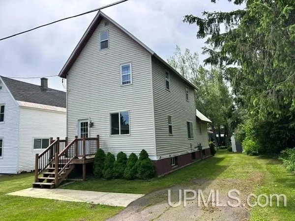 $185,000 | 19 5th Street, South Range, MI 49963