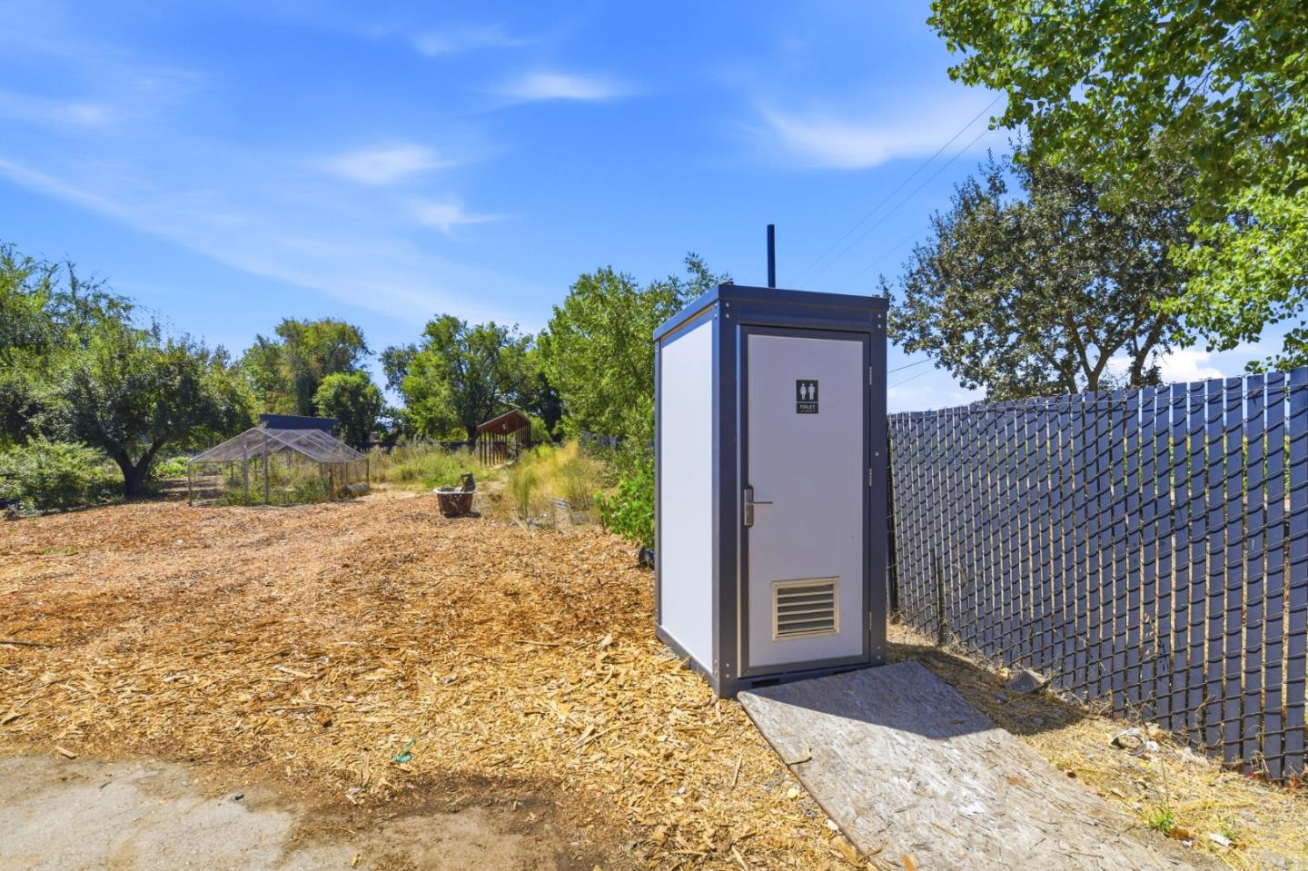 10095 Monterey Road Gilroy, CA 95020 - Photo 18 of 28 Gallery Image 18