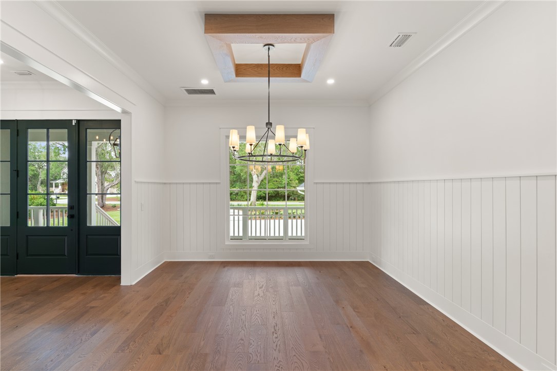 337 Lake Stillwater Drive St. Simons Island, GA 31522 - Photo 10 of 51 dining room