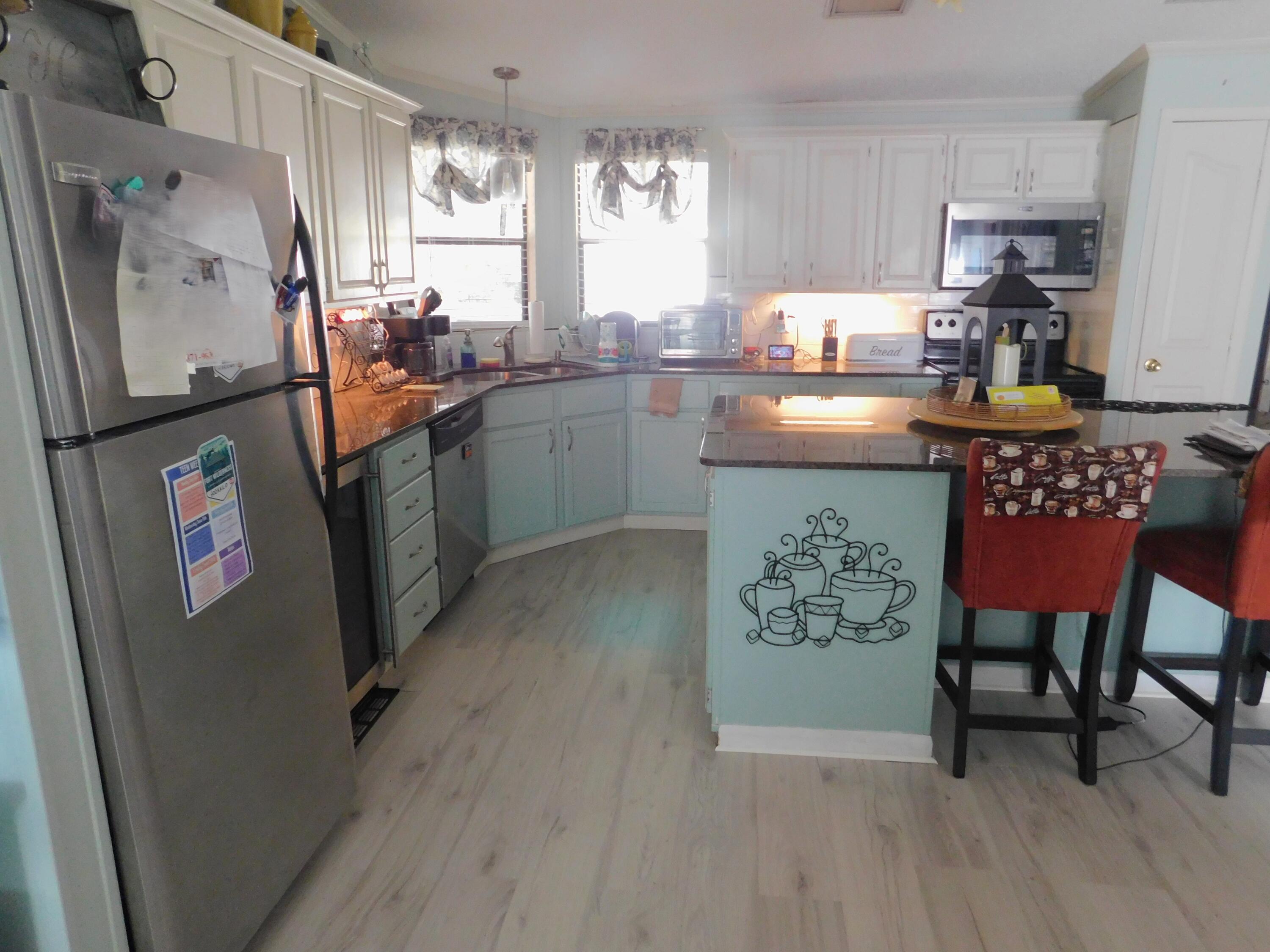 514 Hemingway Terrace Fort Pierce, FL 34982 - Photo 5 of 15 Kitchen