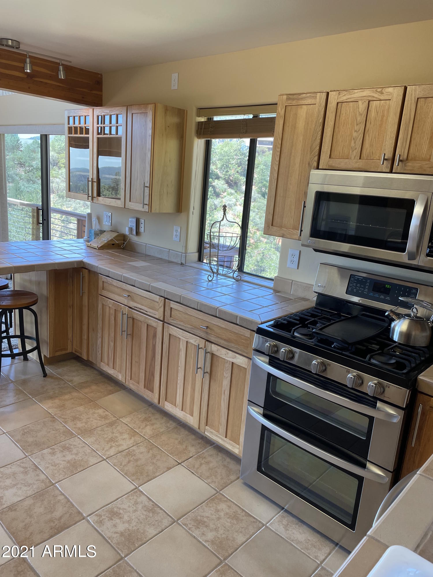 6442 West Ruin Hill Loop Pine, AZ 85544 - Photo 29 of 54 KitchenViewsStove