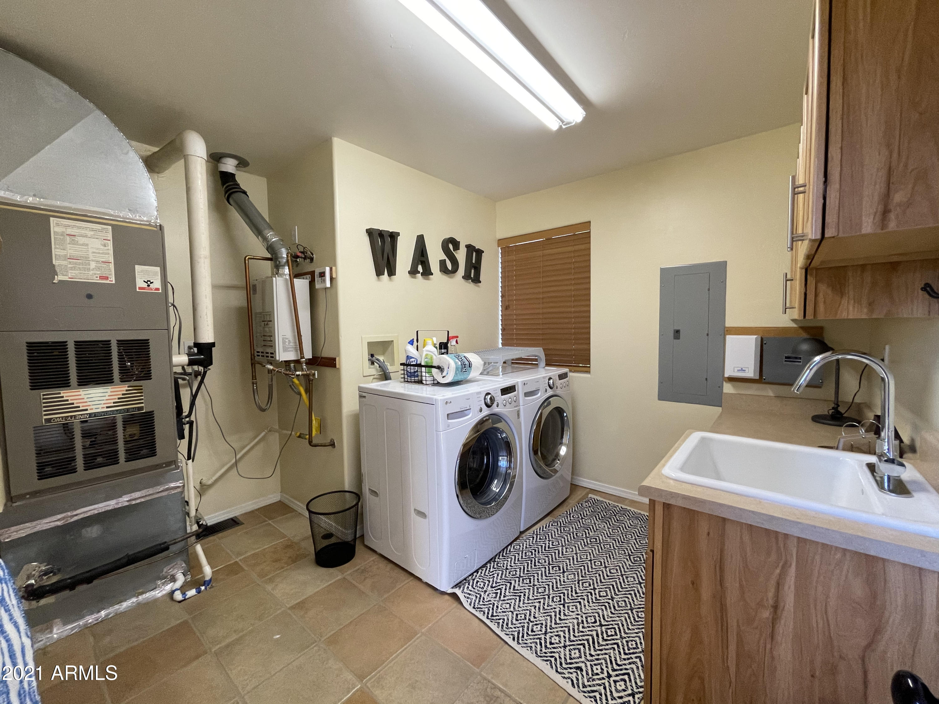 6442 West Ruin Hill Loop Pine, AZ 85544 - Photo 31 of 54 Laundry