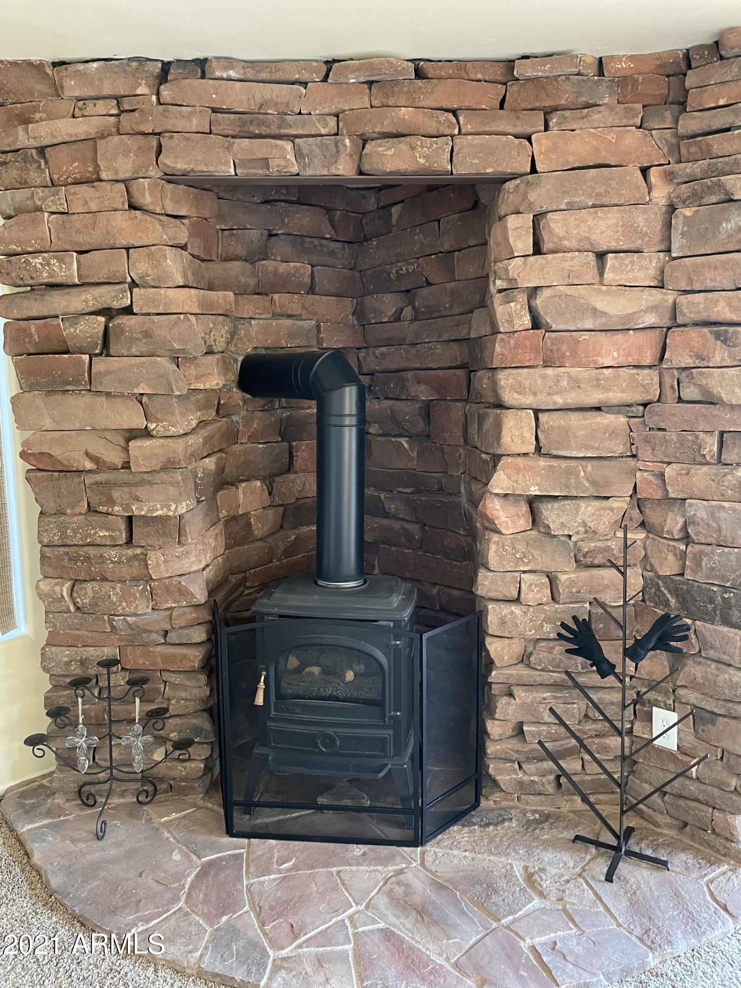 6442 West Ruin Hill Loop Pine, AZ 85544 - Photo 43 of 54 Owner'sBedroomFireplaceGas