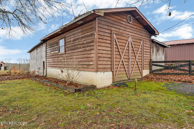 $595,500 | 2620 Deer Lodge Highway, Deer Lodge, TN 37726