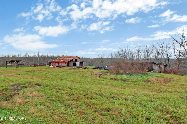 $595,500 | 2620 Deer Lodge Highway, Deer Lodge, TN 37726