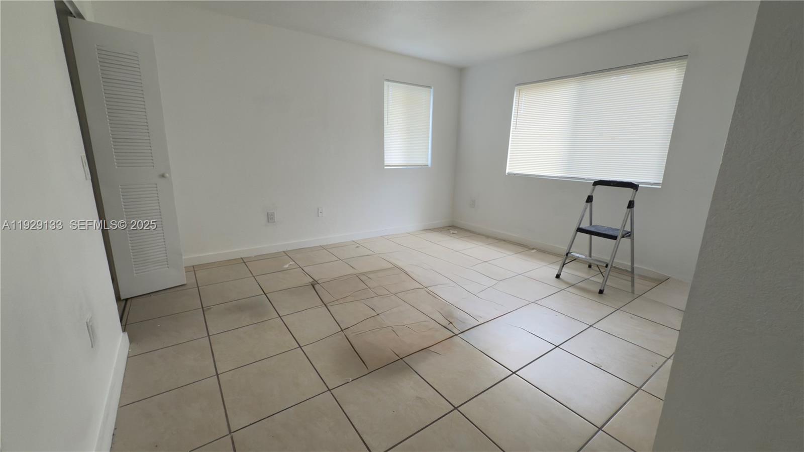15440 Southwest 284th Street, Unit 5307 Homestead, FL 33033 - Photo 7 of 25 a view of an empty room and window