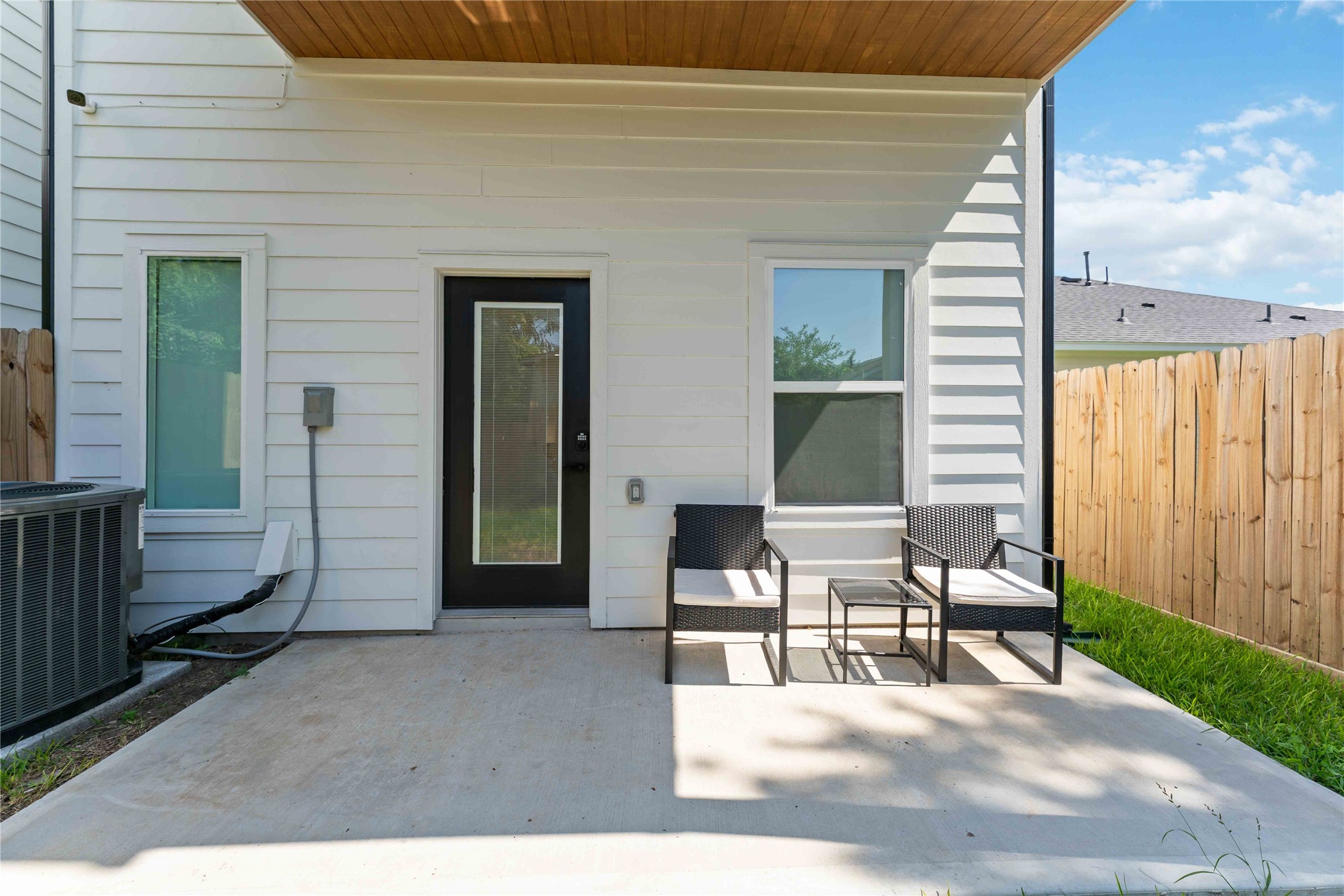 3040 Webster Street Houston, TX 77004 - Photo 18 of 18 a view of a livingroom with chairs and table in patio