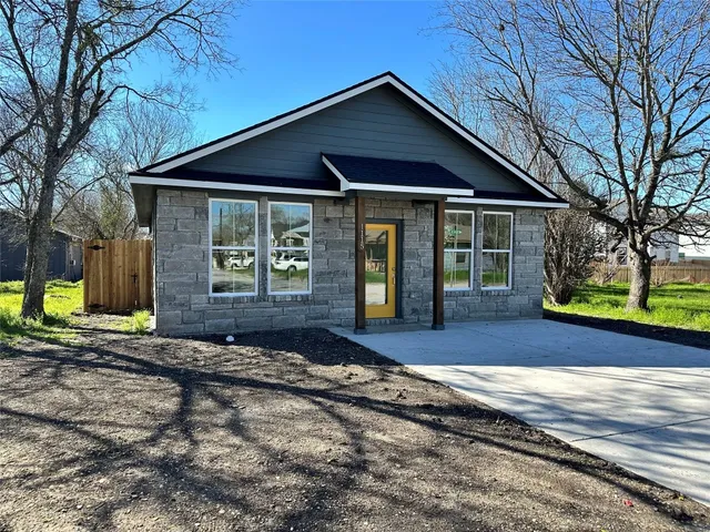 $1,850 | 1115 Neches Street, Lockhart, TX 78644