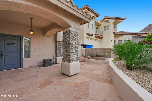 $949,000 | 1709 East Gelding Drive, Phoenix, AZ 85022