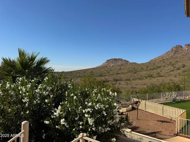 $949,000 | 1709 East Gelding Drive, Phoenix, AZ 85022