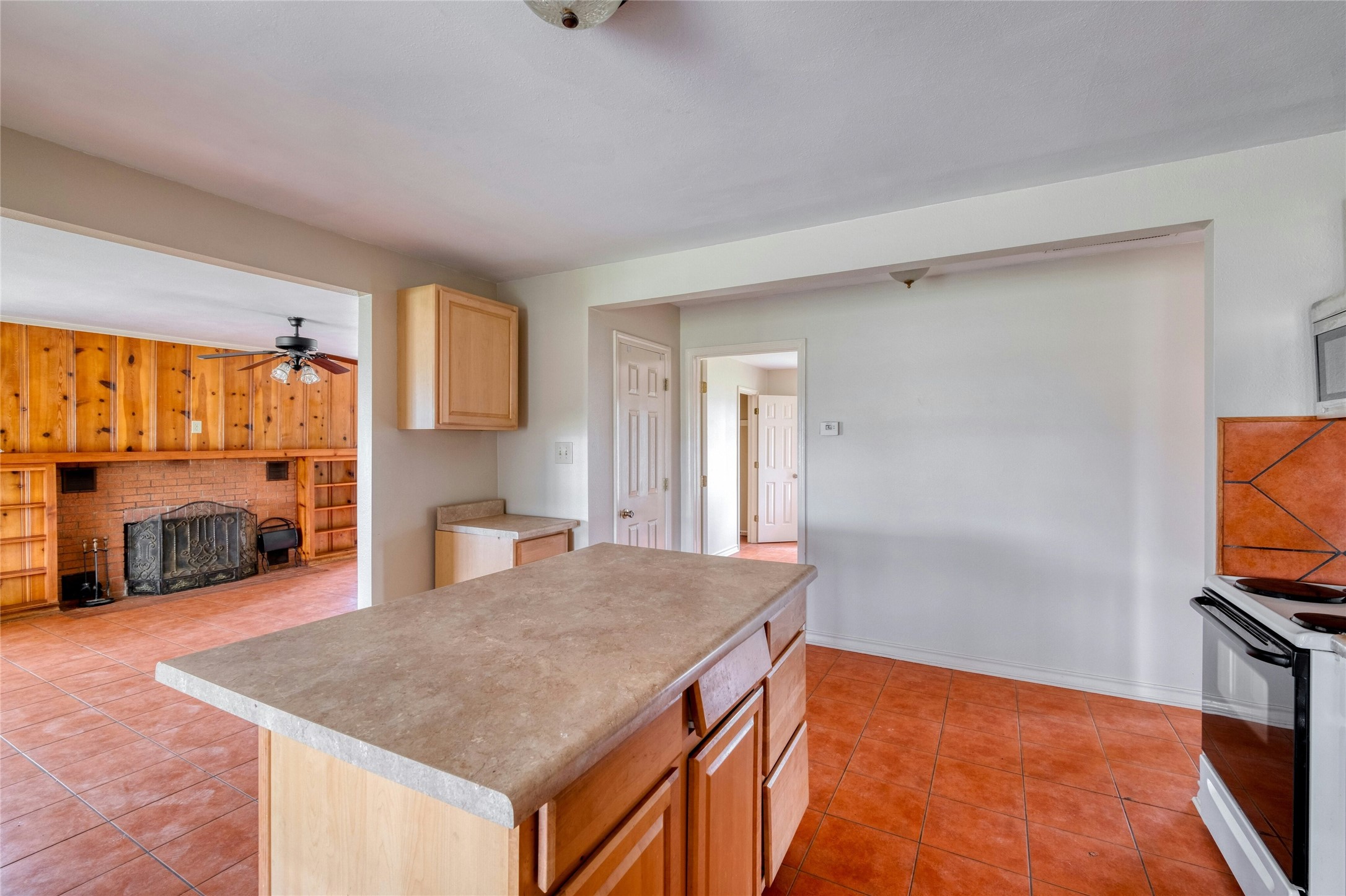 103 Robin Lane Luling, TX 78648 - Photo 17 of 40