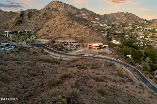 a view of a dry field