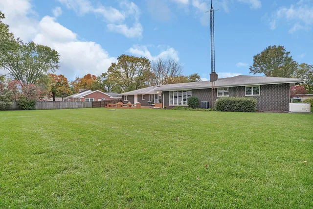 a view of house with a big yard