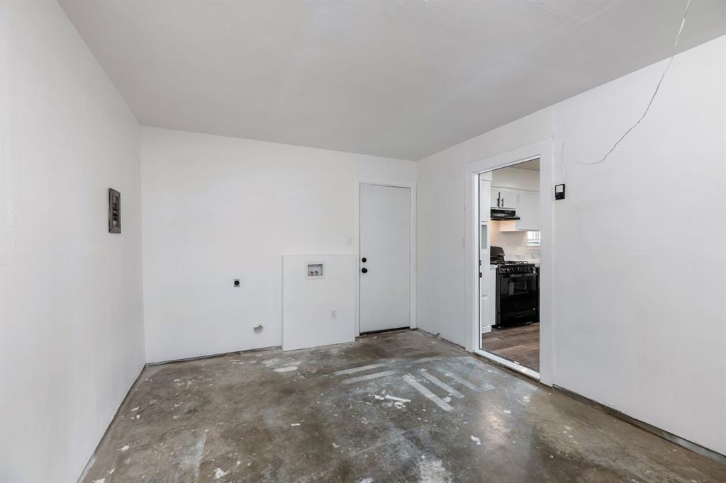 102 Mildred Lane Benbrook, TX 76126 - Photo 22 of 25 a view of a big room with closet and windows