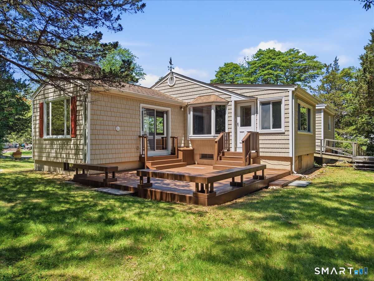 8 Roxbury Court East Lyme, CT 06357 - Photo 2 of 39