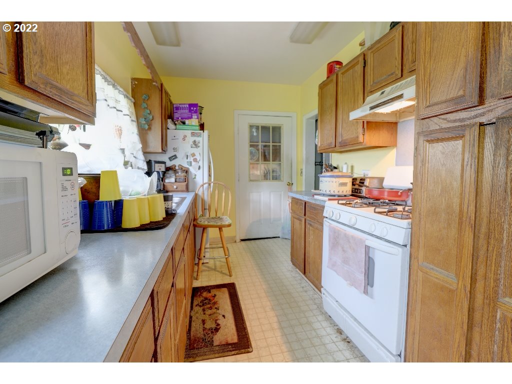 204 Walnut Street Bingen, WA 98605 - Photo 12 of 21