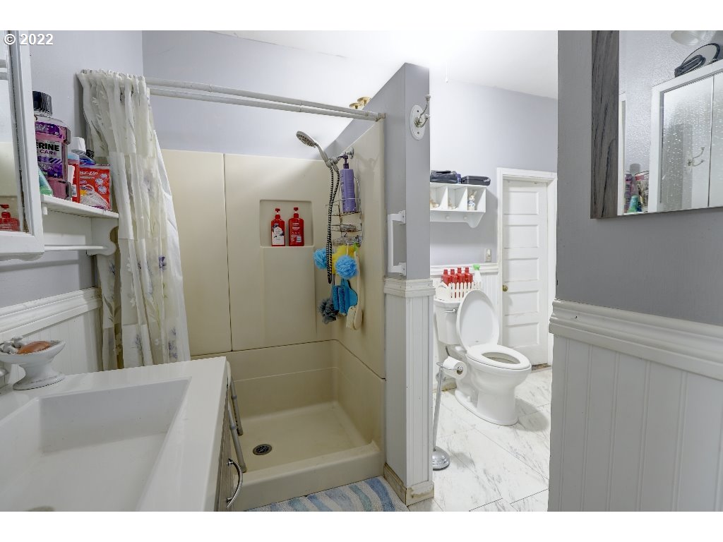 204 Walnut Street Bingen, WA 98605 - Photo 14 of 21