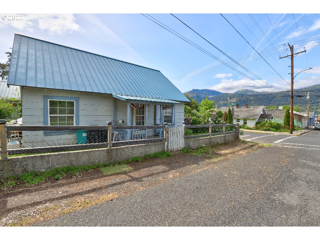 204 Walnut Street Bingen, WA 98605 - Photo 15 of 21