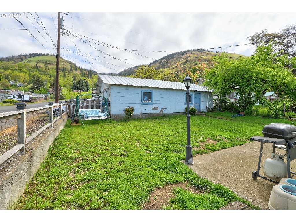 204 Walnut Street Bingen, WA 98605 - Photo 16 of 21