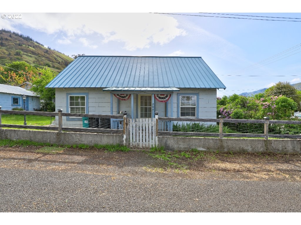 204 Walnut Street Bingen, WA 98605 - Photo 4 of 21