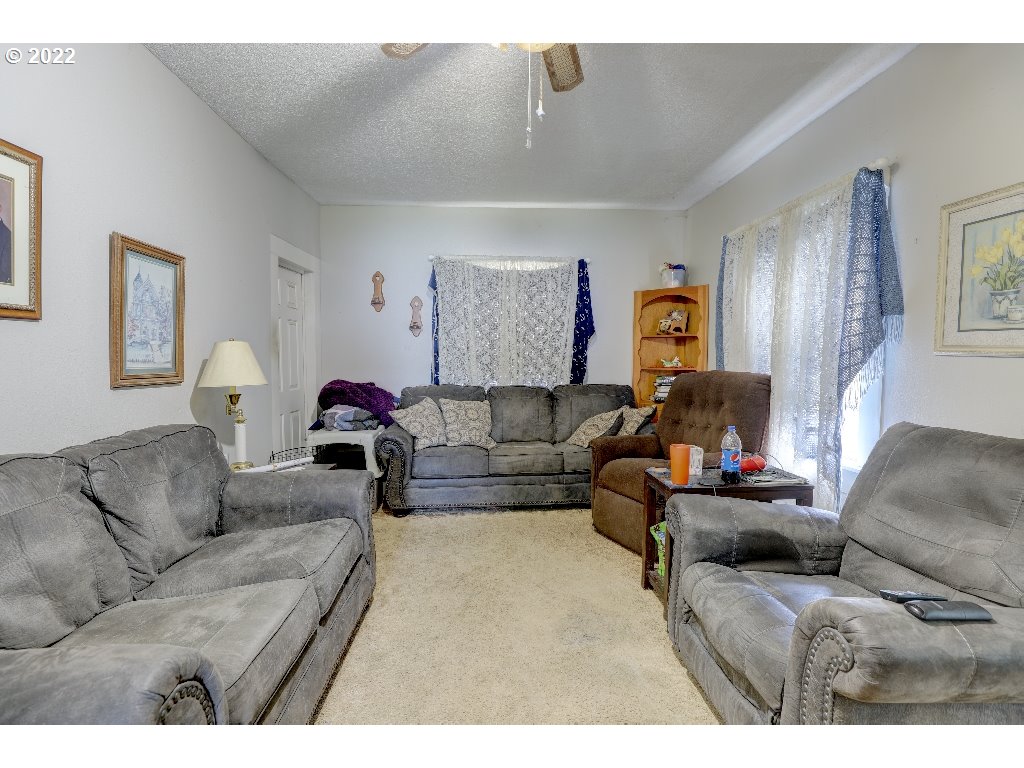 204 Walnut Street Bingen, WA 98605 - Photo 5 of 21