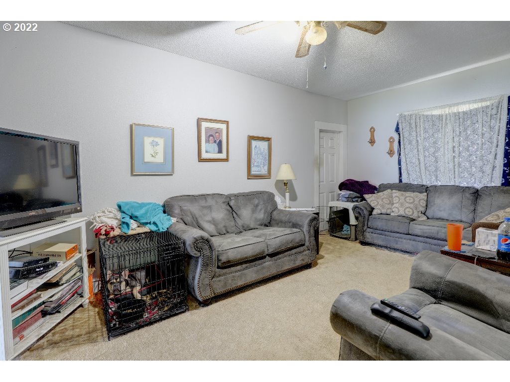 204 Walnut Street Bingen, WA 98605 - Photo 6 of 21