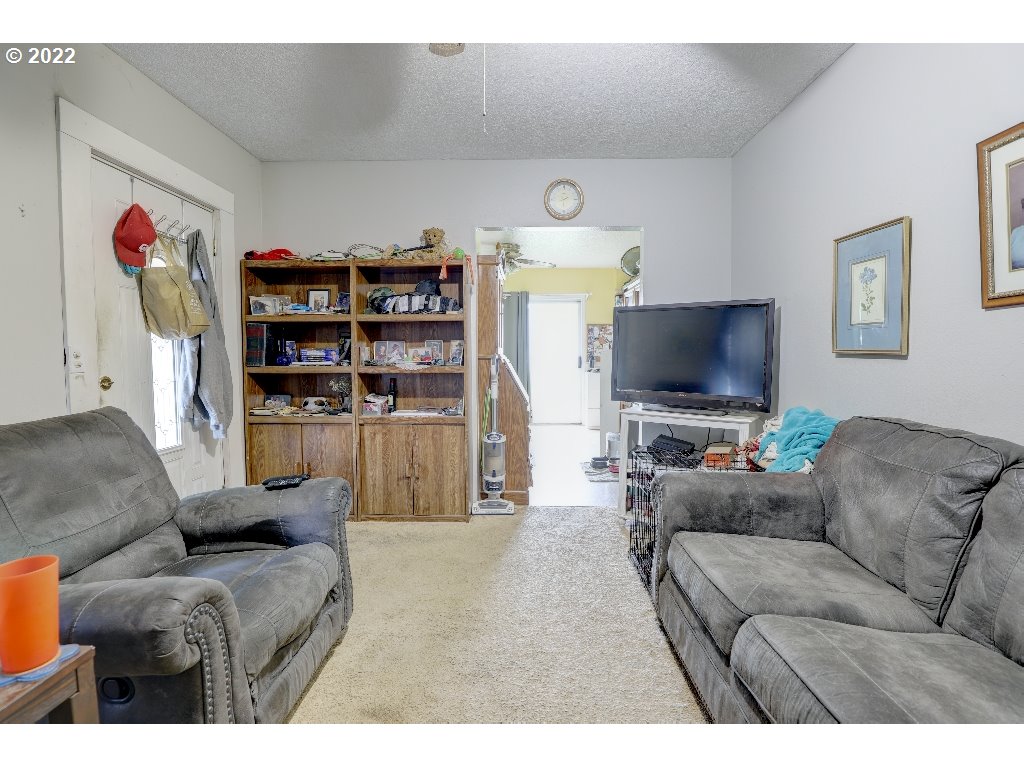 204 Walnut Street Bingen, WA 98605 - Photo 7 of 21