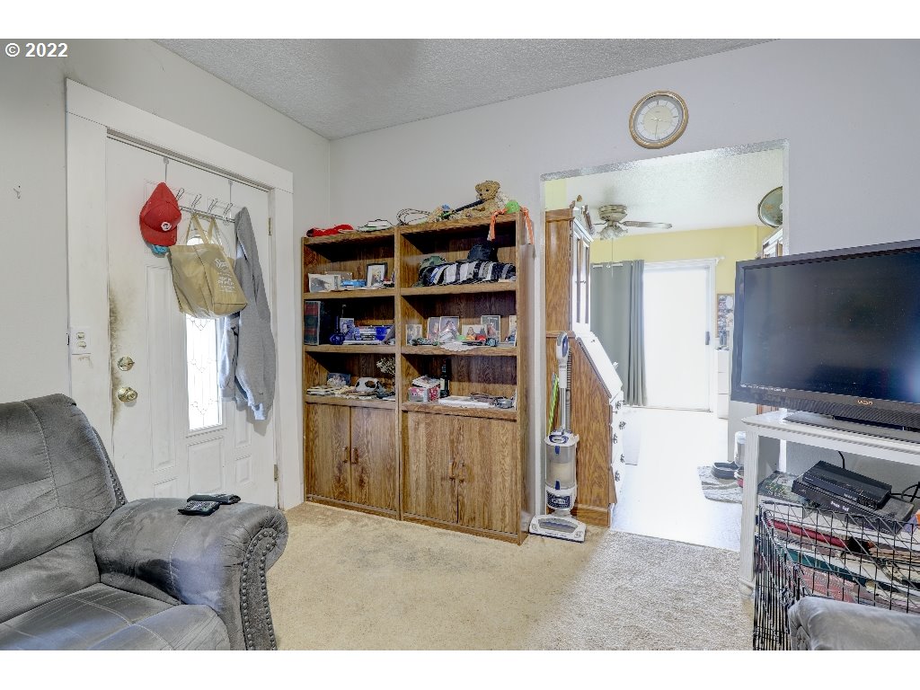 204 Walnut Street Bingen, WA 98605 - Photo 8 of 21