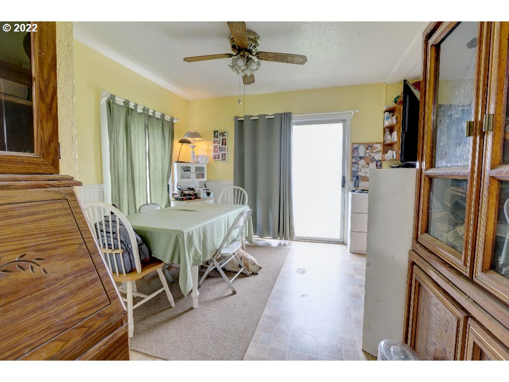 204 Walnut Street Bingen, WA 98605 - Photo 9 of 21