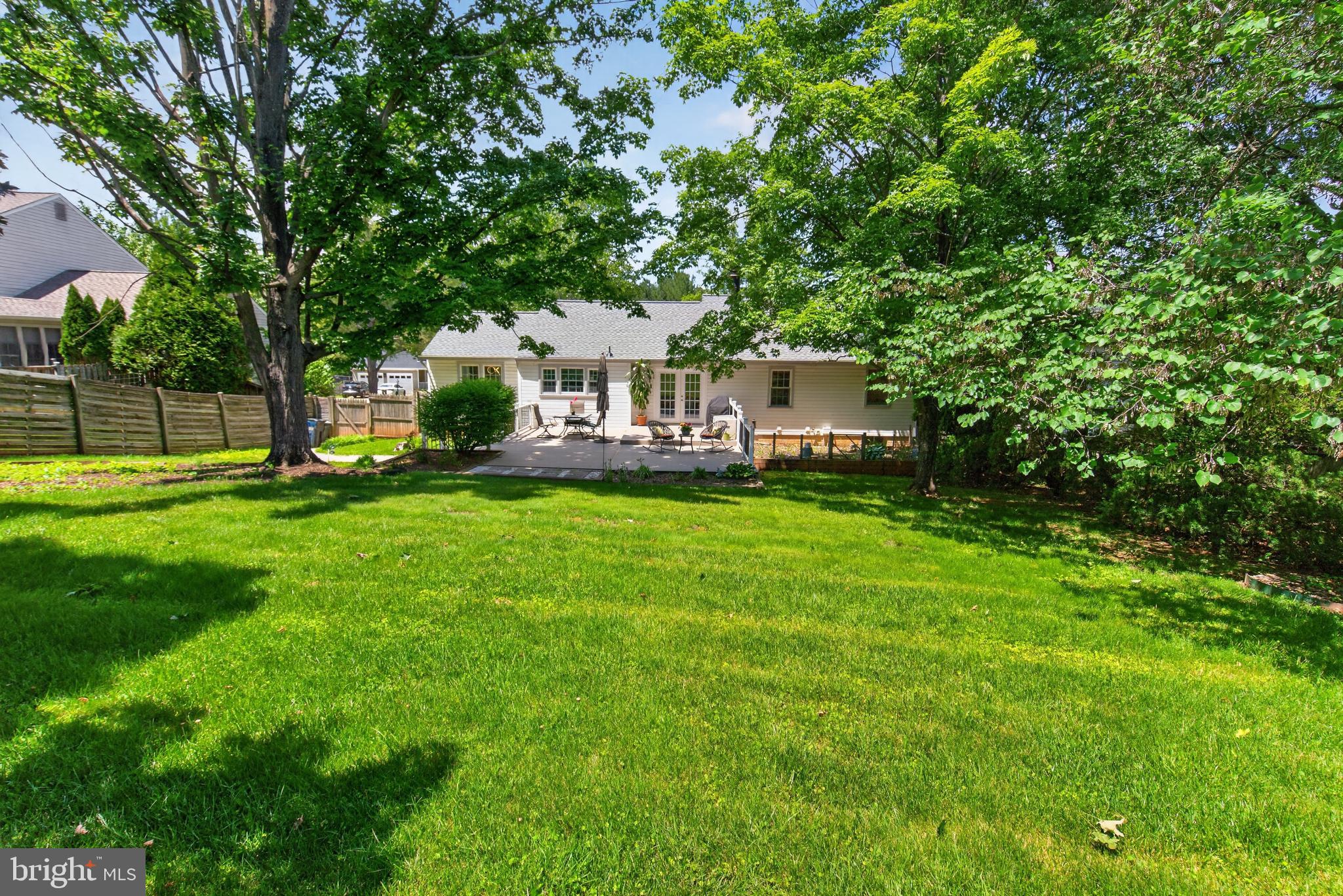 111 Environs Road Sterling, VA 20165 - Photo 4 of 50 Huge fenced in back yard