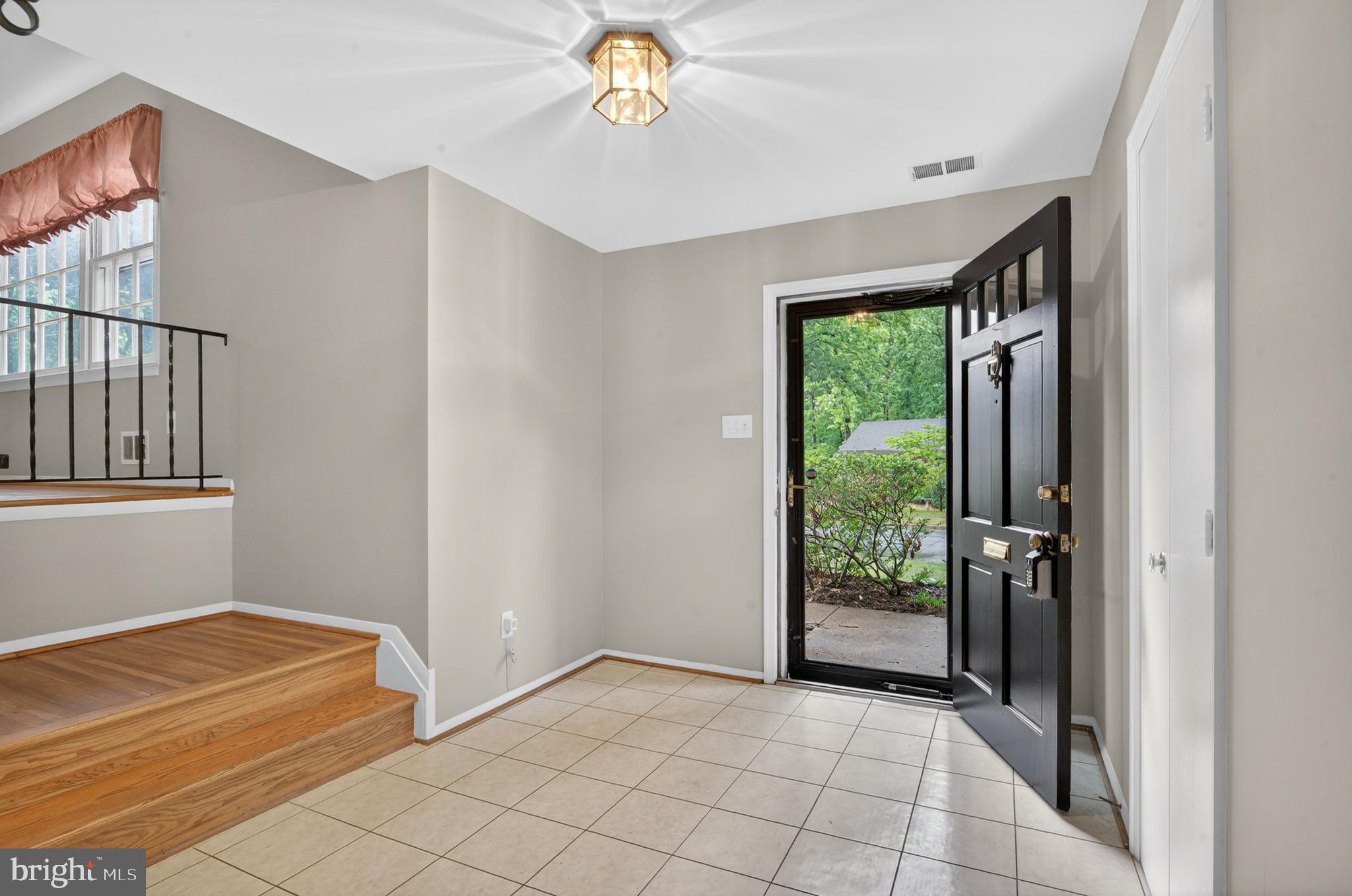 6118 Roxbury Avenue Springfield, VA 22152 - Photo 7 of 60