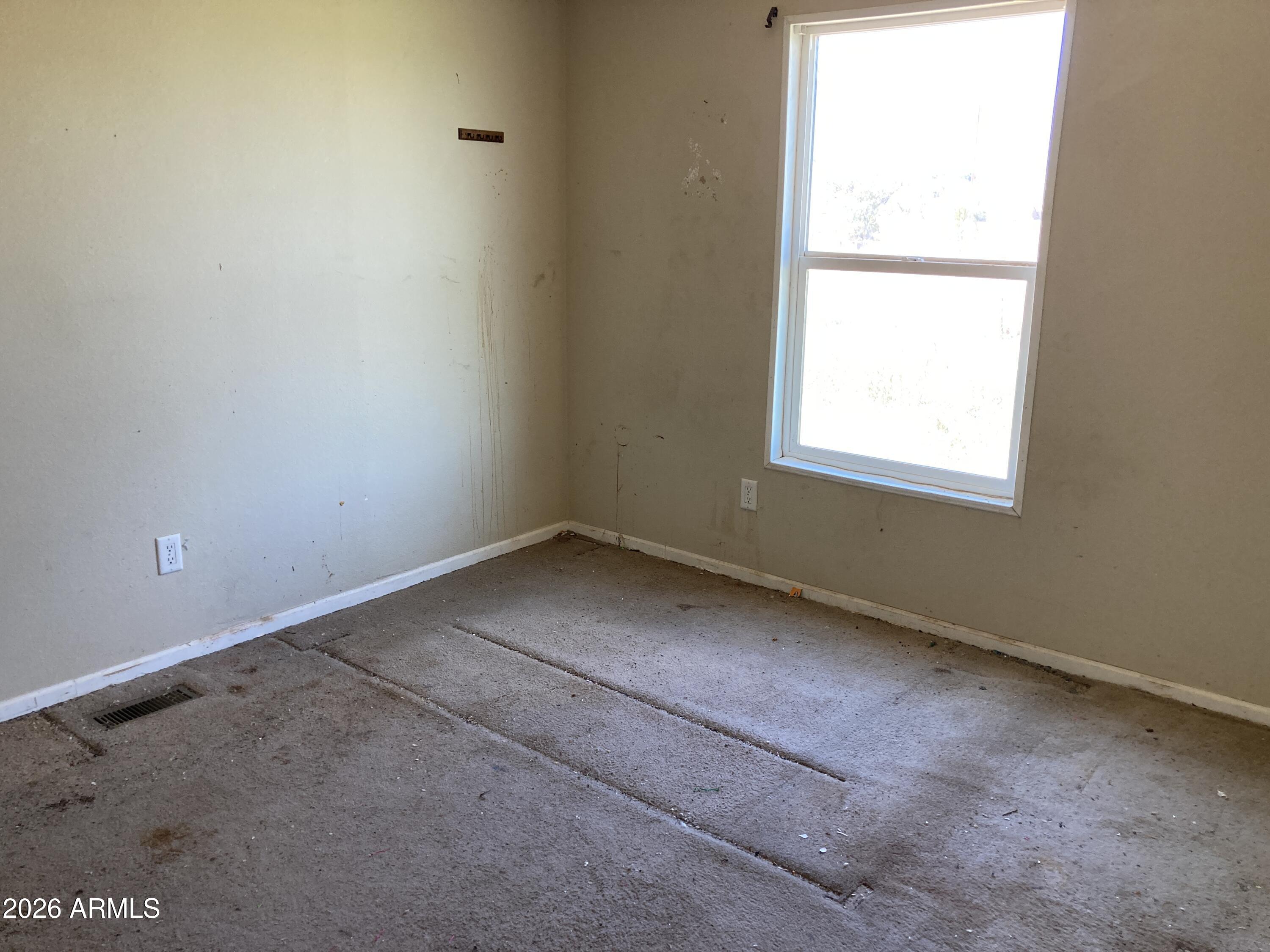 8867 East Bloomfield Road Hereford, AZ 85615 - Photo 5 of 8 Bdrm 1