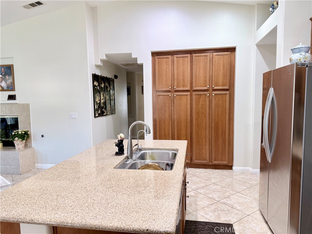 916 Roxanne Drive Hemet, CA 92543 - Photo 9 of 32