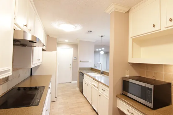 $2,750 | 2602 Rice Boulevard, West University Place, TX 77005