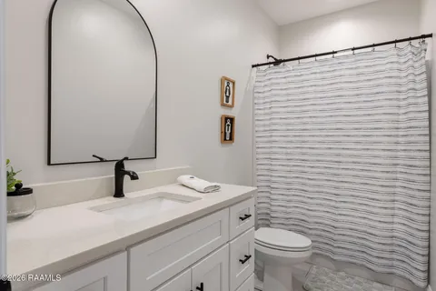 $240,000 | 300 Ave B, Unit B, Broussard, LA 70518