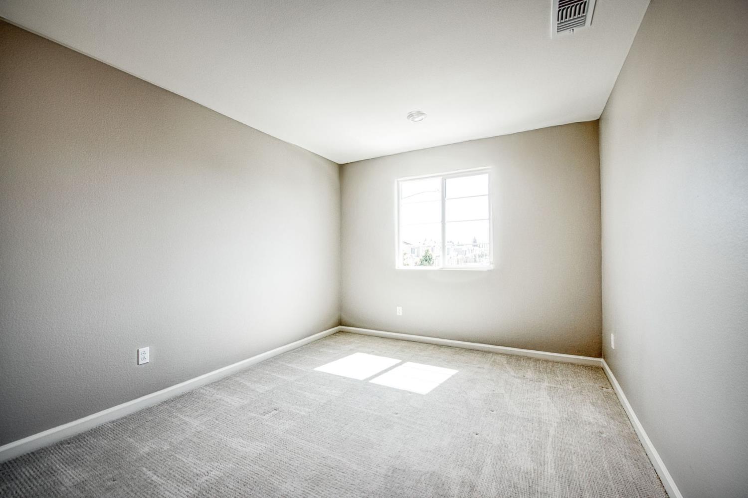 987 North Filbert Avenue Fresno, CA 93727 - Photo 29 of 38