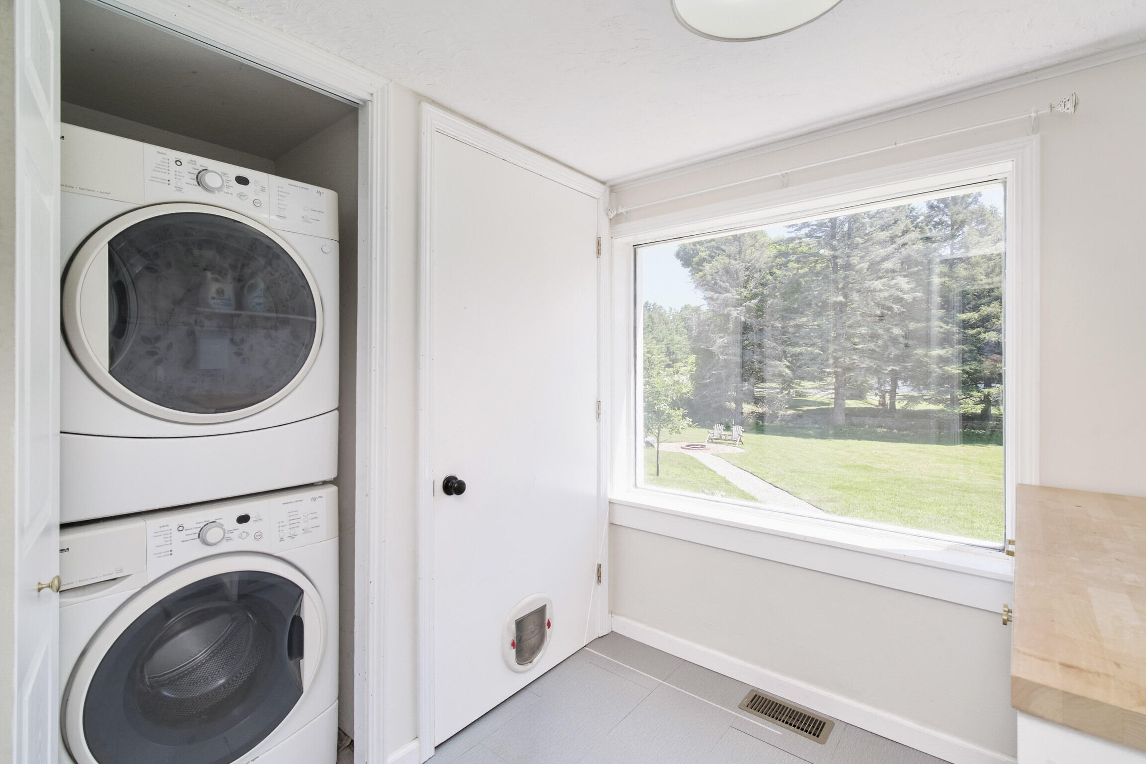 2631 Lakeshore Road Manistee, MI 49660 - Photo 19 of 50 Laundry