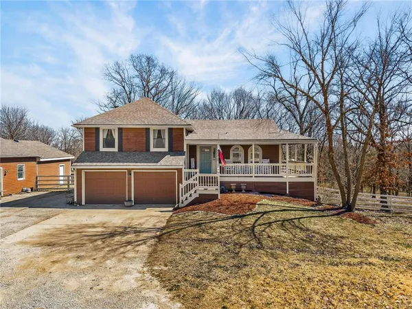 $699,900 | 30030 West 84th Street, De Soto, KS 66018